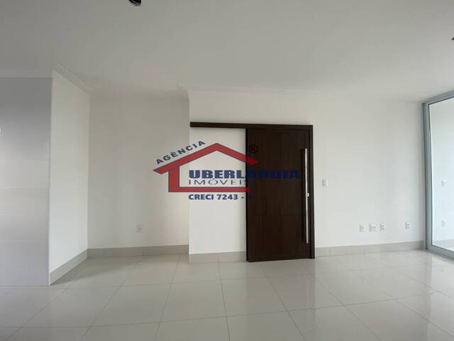 Apartamento para Venda em Uberlândia - 5