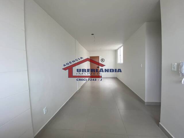 Apartamento para Venda em Uberlândia - 4