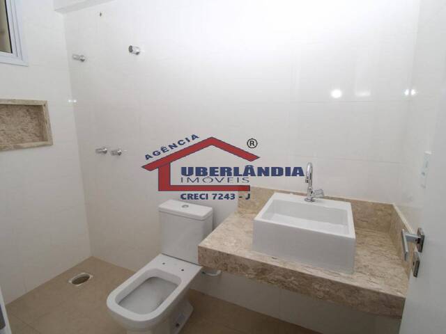 Apartamento para Venda em Uberlândia - 3