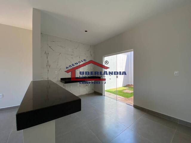 #CAS14SJ - Casa para Venda em Uberlândia - MG - 1