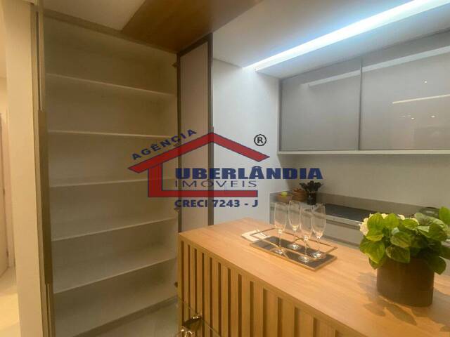 Apartamento para Venda em Uberlândia - 4